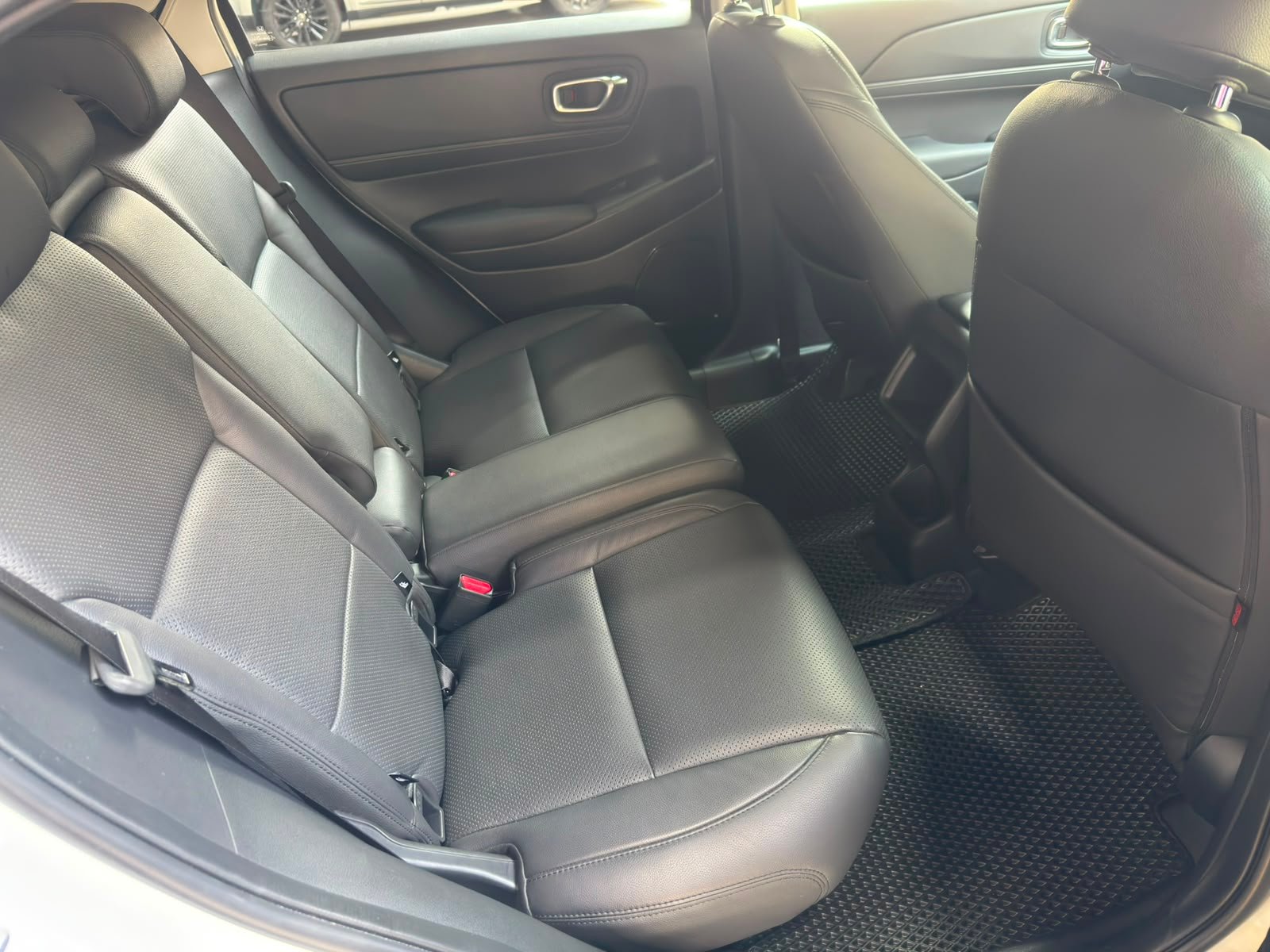 Honda Vezel 1.5G photo 8